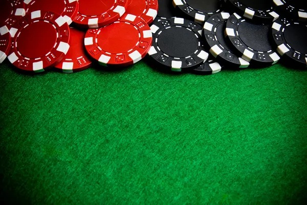 Paytable and symbol values in Wild Fireworks